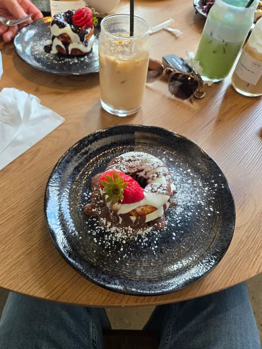 린우드 헤이븐 카페, 넓고 층고 높아서 오래 앉아 있기 좋아요 첨부 사진 1