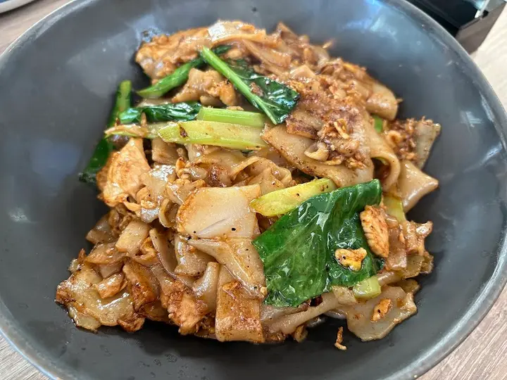 매디슨 킨디, 밝고 깔끔한 태국집이에요 첨부 사진 1