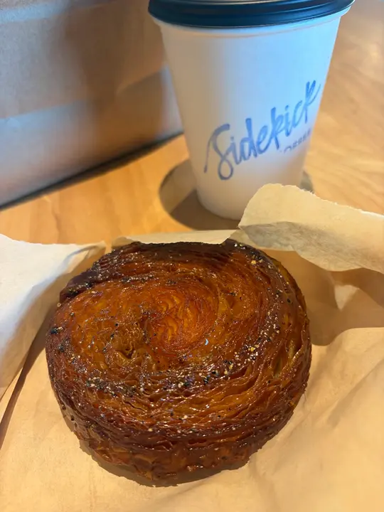 카다멈 롤이 유명한 우딘빌 통창 카페, 사이드킥 커피 첨부 사진 4